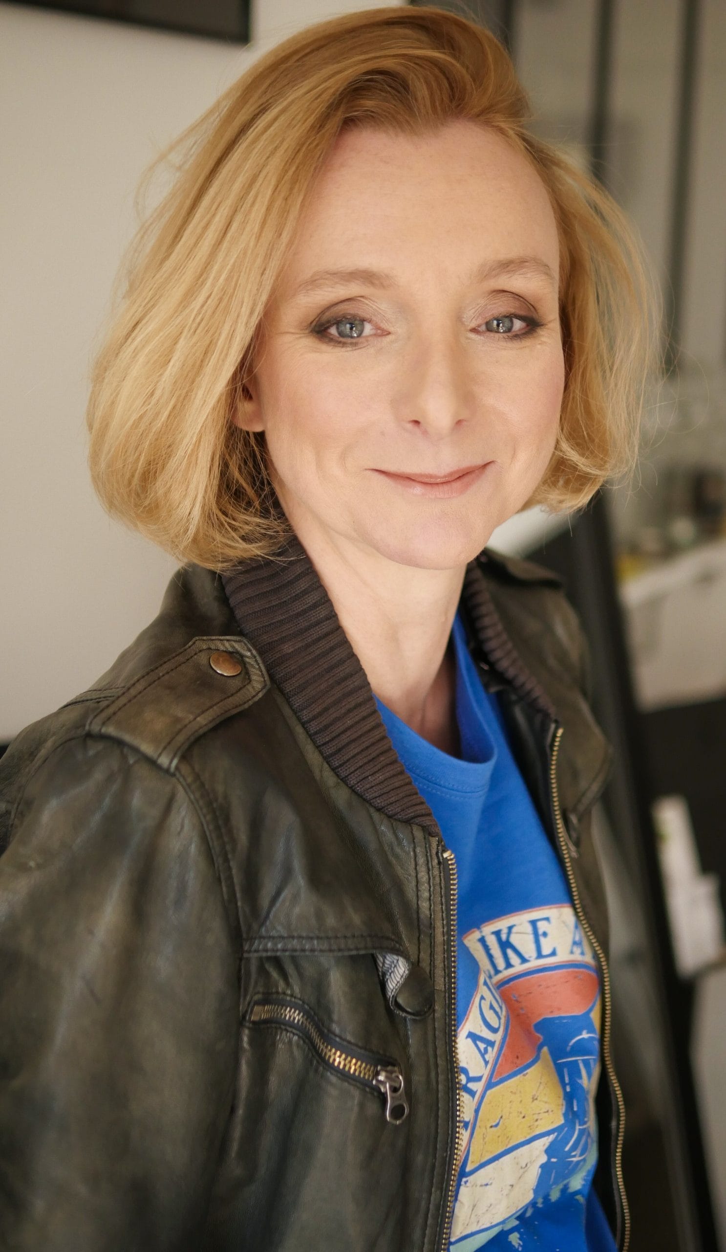 Gaëlle Lebert, portrait en veste de cuir