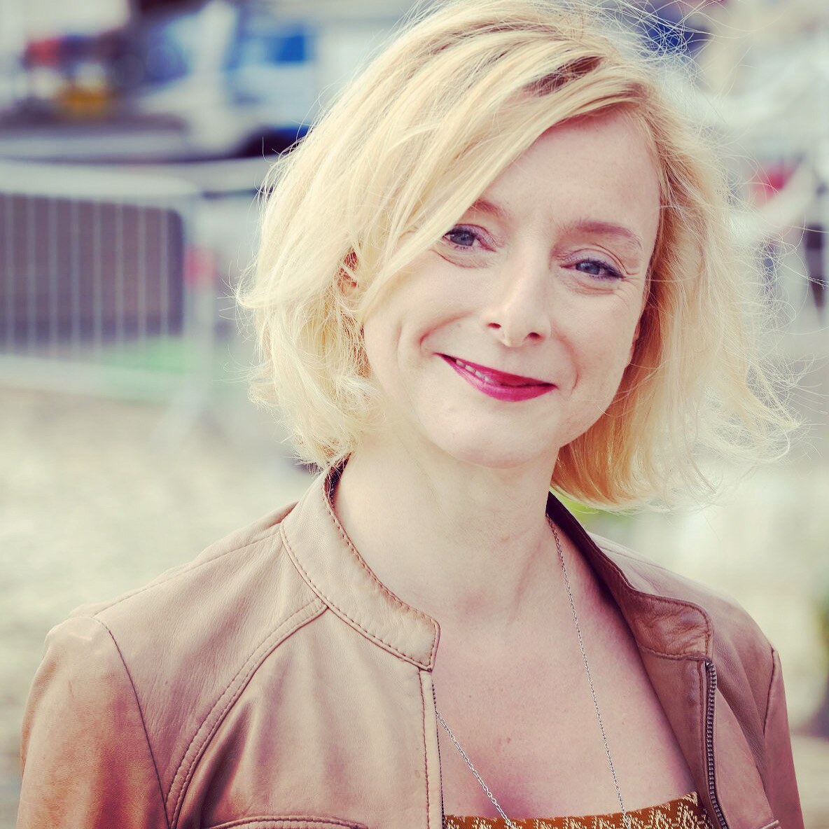 Portrait de Gaëlle Lebert en extérieur